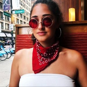 Meet your Posher, Alicia